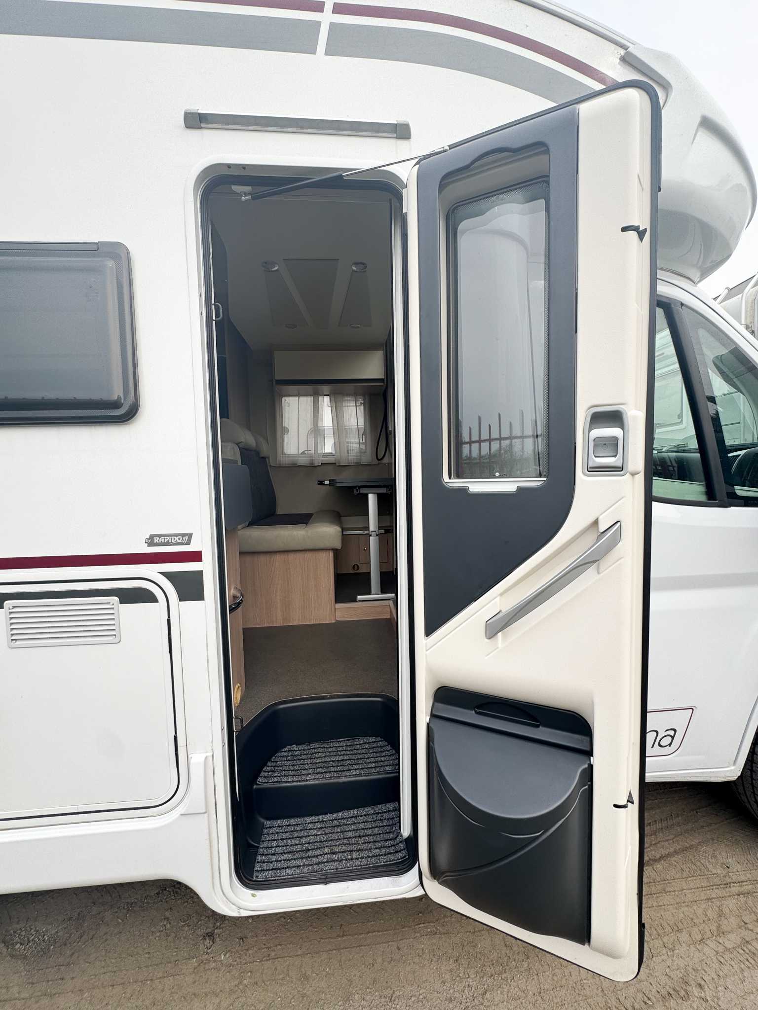 Camper Semi-integrale GIOTTILINE SIENA 330 - immagine 10