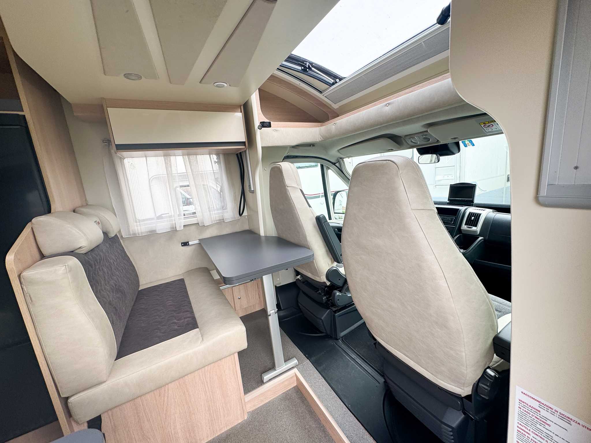 Camper Semi-integrale GIOTTILINE SIENA 330 - immagine 12