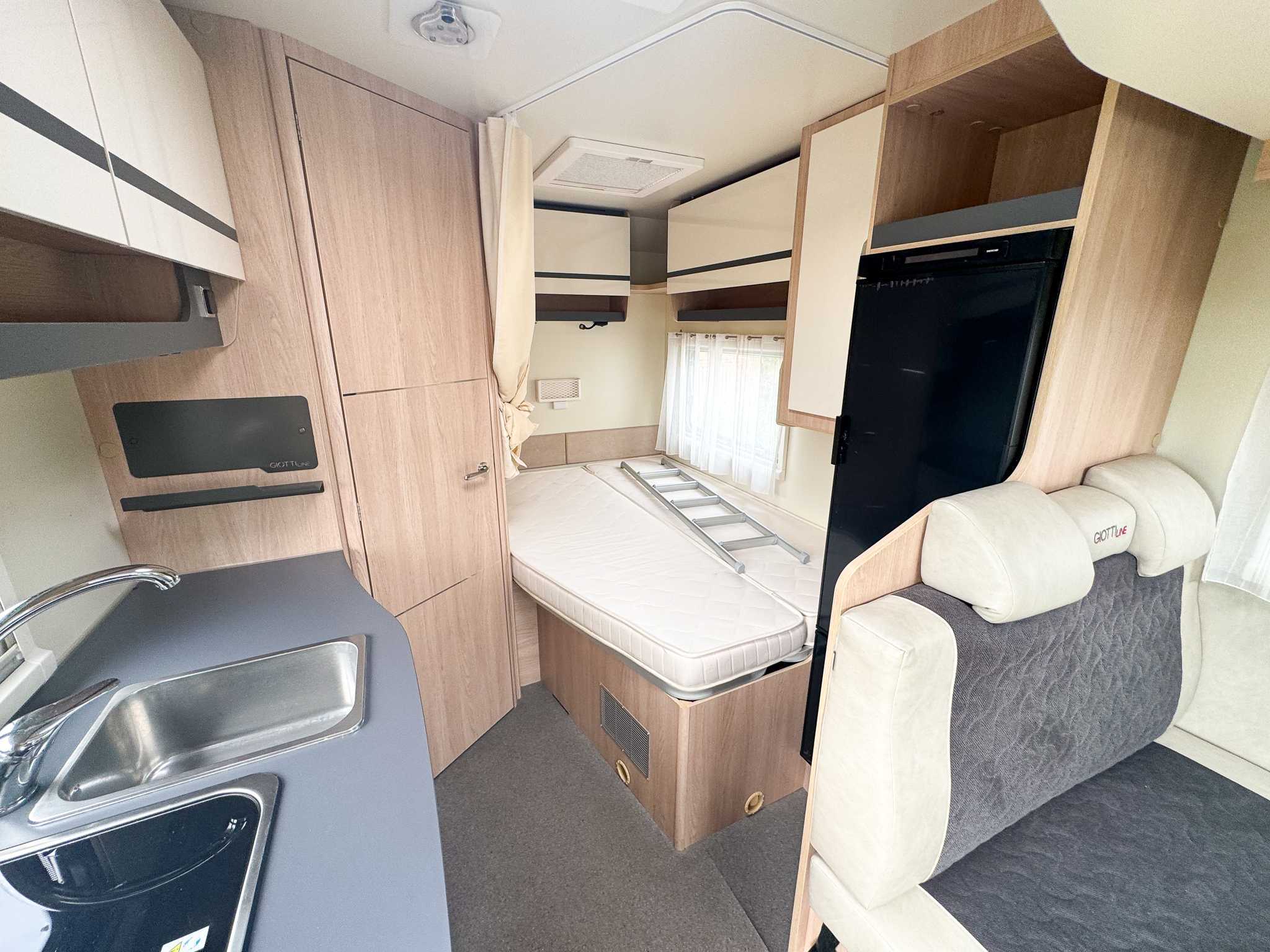 Camper Semi-integrale GIOTTILINE SIENA 330 - immagine 15